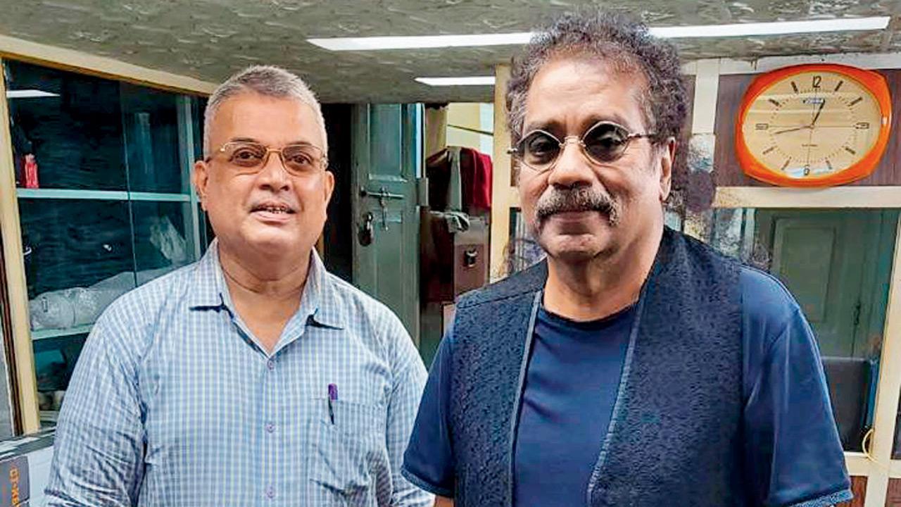 Musician Hariharan with Uday Diwane during a visit to the Dadar store