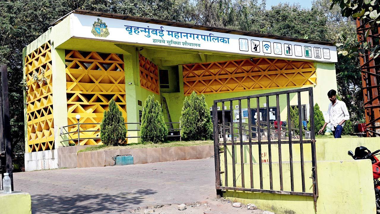 Mid-Day Test Drive: Few clean, many filthy civic-run toilets from Mulund to Sion in Eastern Express Highway