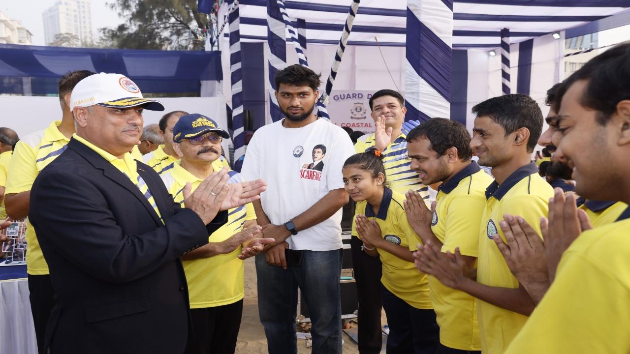 Inspector General Bhisham Sharma, PTM, TM, Commander, Coast Guard Region (West), expressed his appreciation for the enthusiastic participation of all those involved in the drive