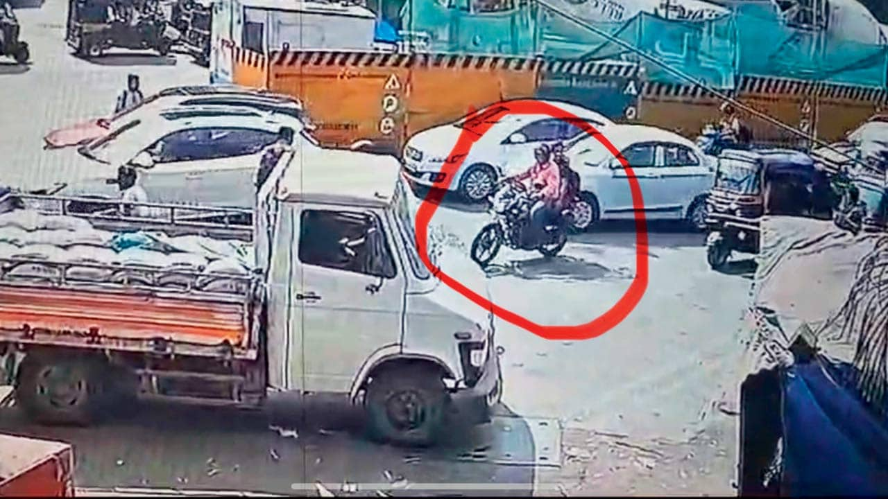 A still from footage from January 9 showing the accused being dropped off at DN Nagar, Andheri