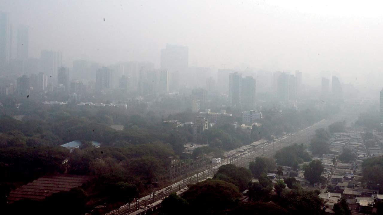 The Malad skyline veiled in dense smog. Pic/Nimesh Dave