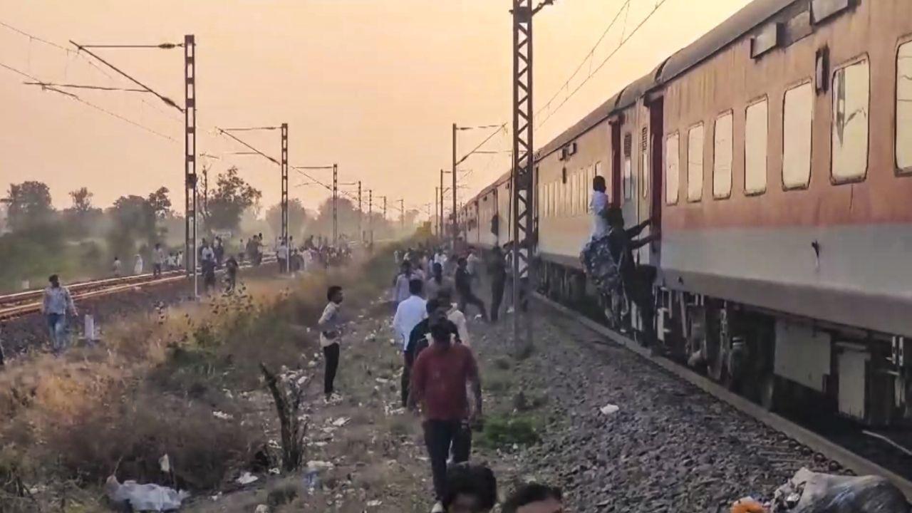 Jalgaon train accident: 4 Nepalese among 13 persons killed in tragic train mishap