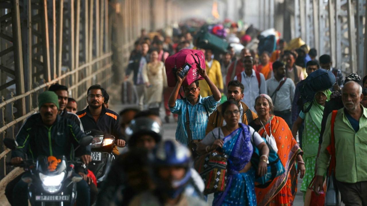 More than 55.11 lakh devotees had taken the holy dip till 8 am, according to the Uttar Pradesh government