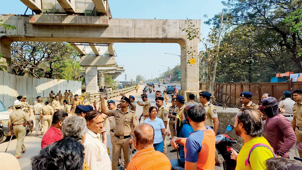 Mumbai: Kurla residents gather in numbers to oppose Dharavi survey, cops detain them