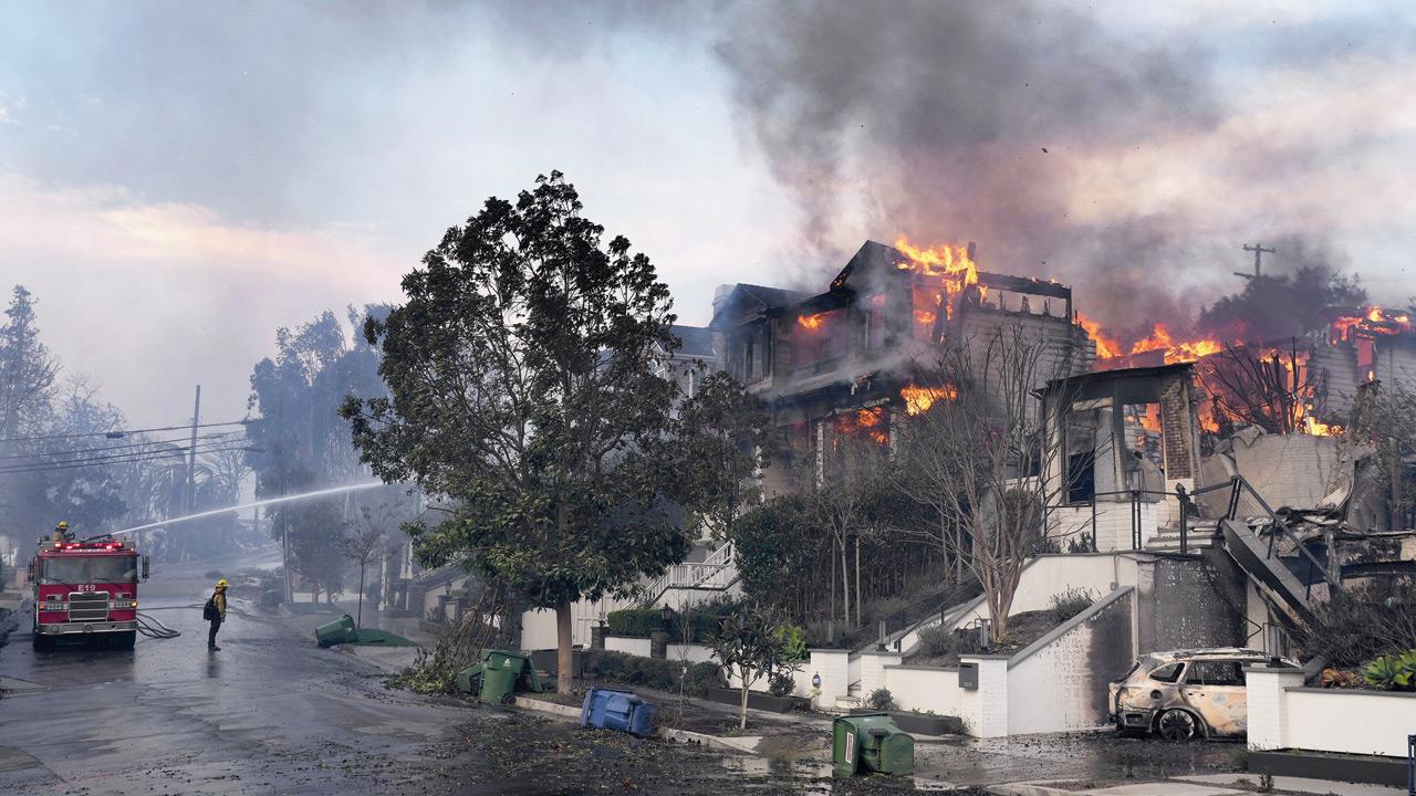 Firefighters battle the Palisades Fire