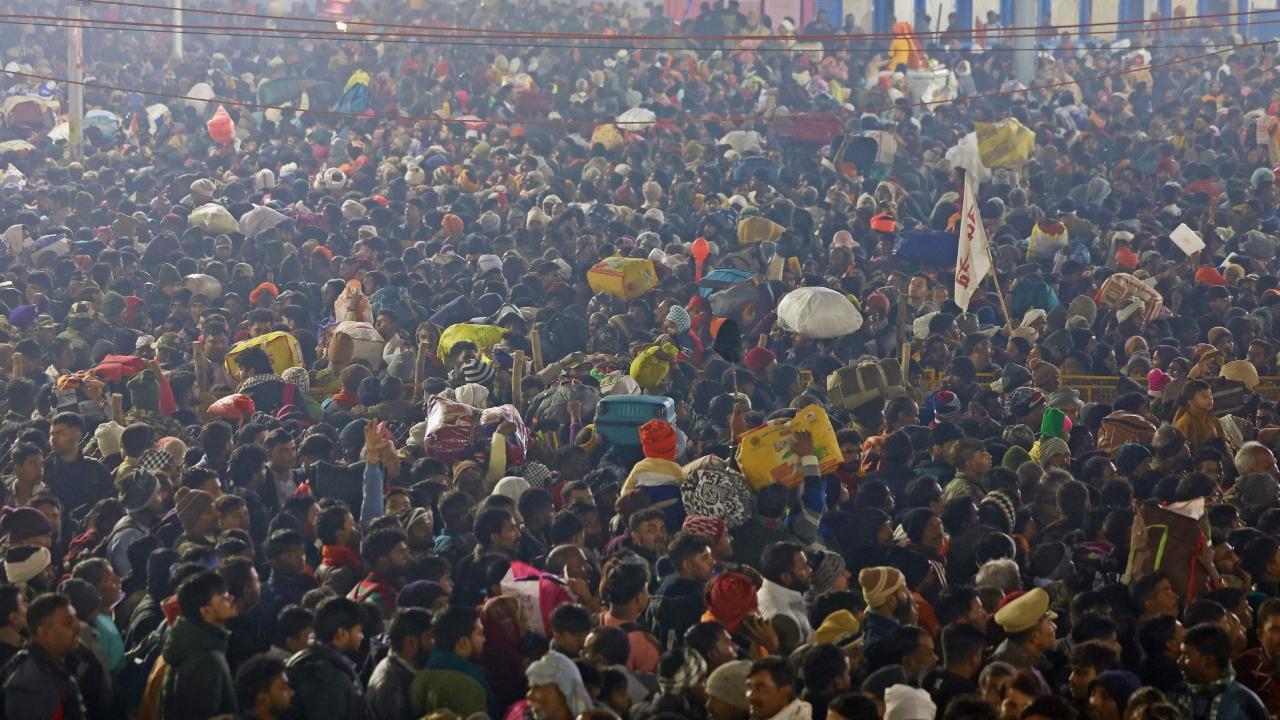 Maha Kumbh 2025: Stampede-like situation on Mauni Amavasya, casualties feared; Akharas call off Amrit Snan