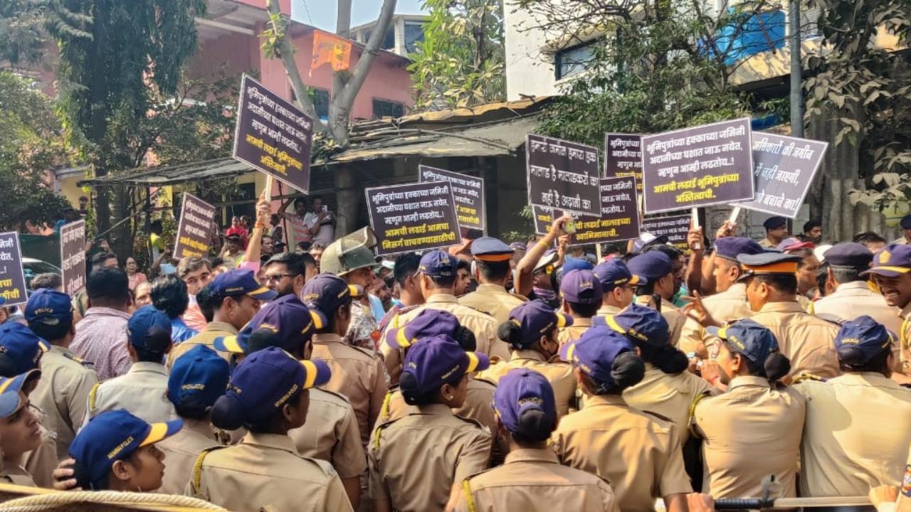 In Photos: Malad locals protest against Dharavi residents' rehabilitation plan