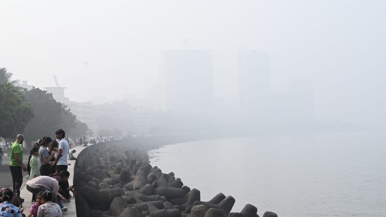 On Wednesday, Mumbai woke up to foggy skies, with the minimum temperature reaching to 20.3 degrees Celsius