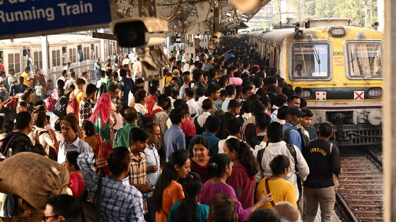 Mumbai local train update: Block burst disrupts services, commuters struggle