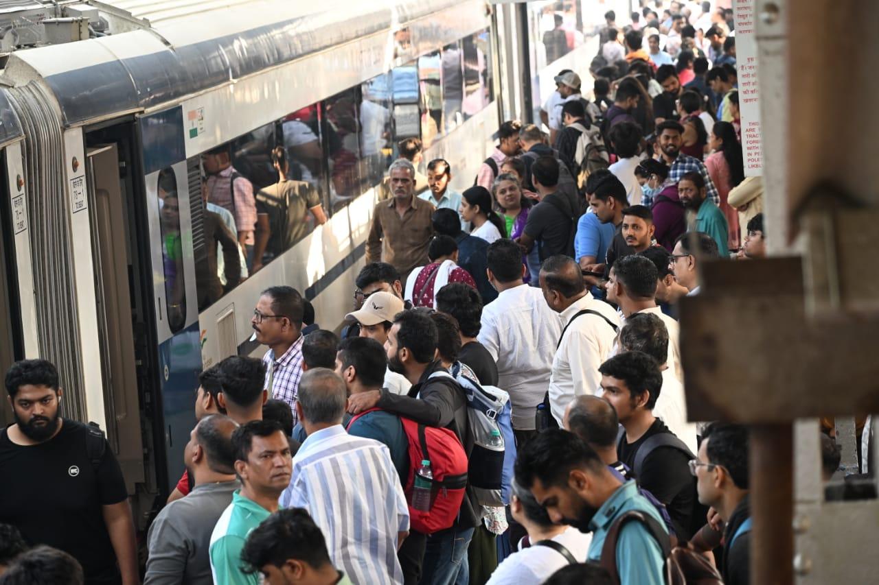 The Brihanmumbai Municipal Corporation (BMC) is re-building the new east-west link Carnac Bridge between the Chhatrapati Shivaji Maharaj Terminus (CSMT) and Masjid railway stations in south Mumbai, after the British-era structure was demolished due to its dilapidated condition