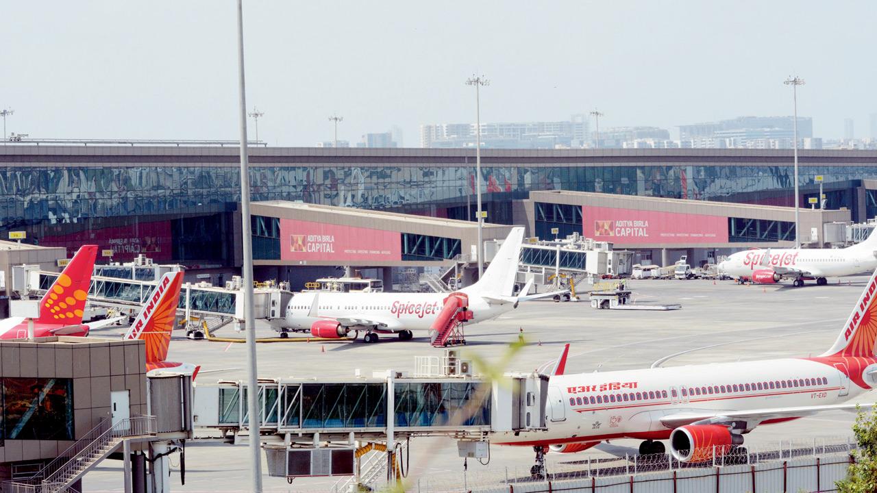 Commercial aircraft at Chhatrapati Shivaji Maharaj International Airport. File Pic/Satej Shinde