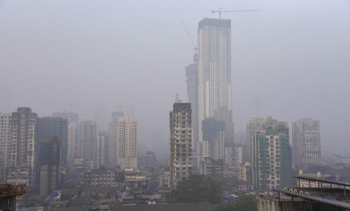 Mumbai weather updates: City wakes up to foggy skies; air quality stays moderate