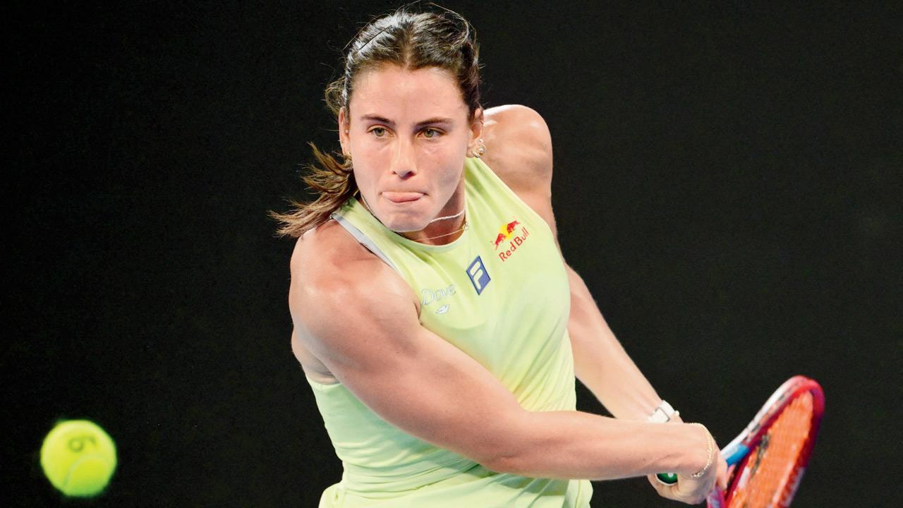Australian Open: Navarro, Svitolina enter quarters