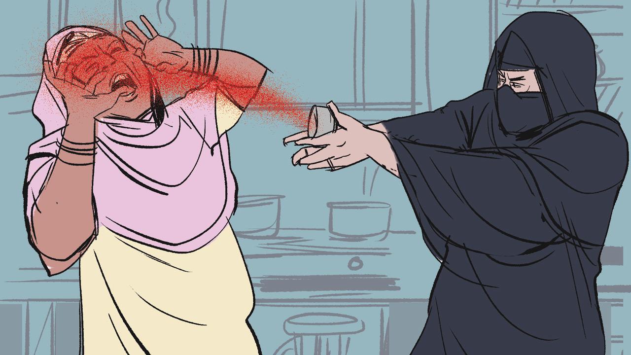 The accused throws chilli powder in the nonagenarian’s eyes