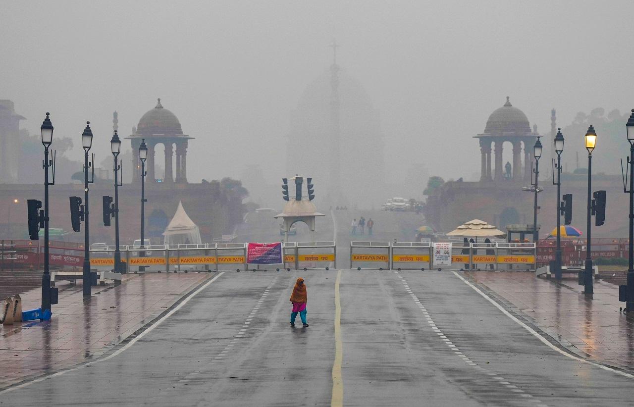 Meanwhile, New Delhi and the National Capital Region were shrouded in thick fog. Similarly, cities like Kanpur and Gwalior also experienced dense fog
