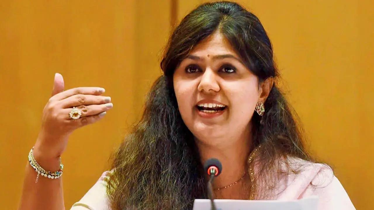 Air pollution in Mumbai: Minister Pankaja Munde chairs meeting to tackle situation