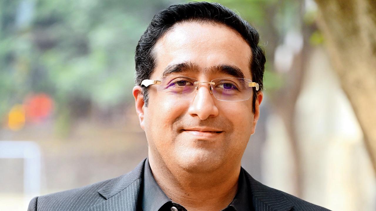 Pranav Ashar, real estate developer, to gift Ansari a new e-wheelchair costing Rs 2 lakh