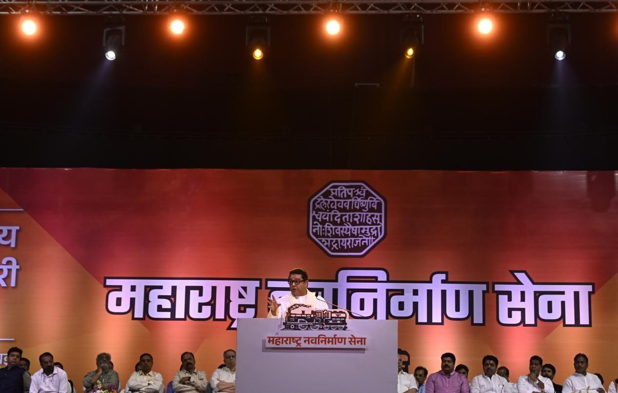 Thackeray recounted an interaction with an RSS member who questioned the absence of jubilation despite someone winning. He highlighted a shocking discrepancy where MNS leader Raju Patil did not receive a single vote from his own village of 1,400 voters.