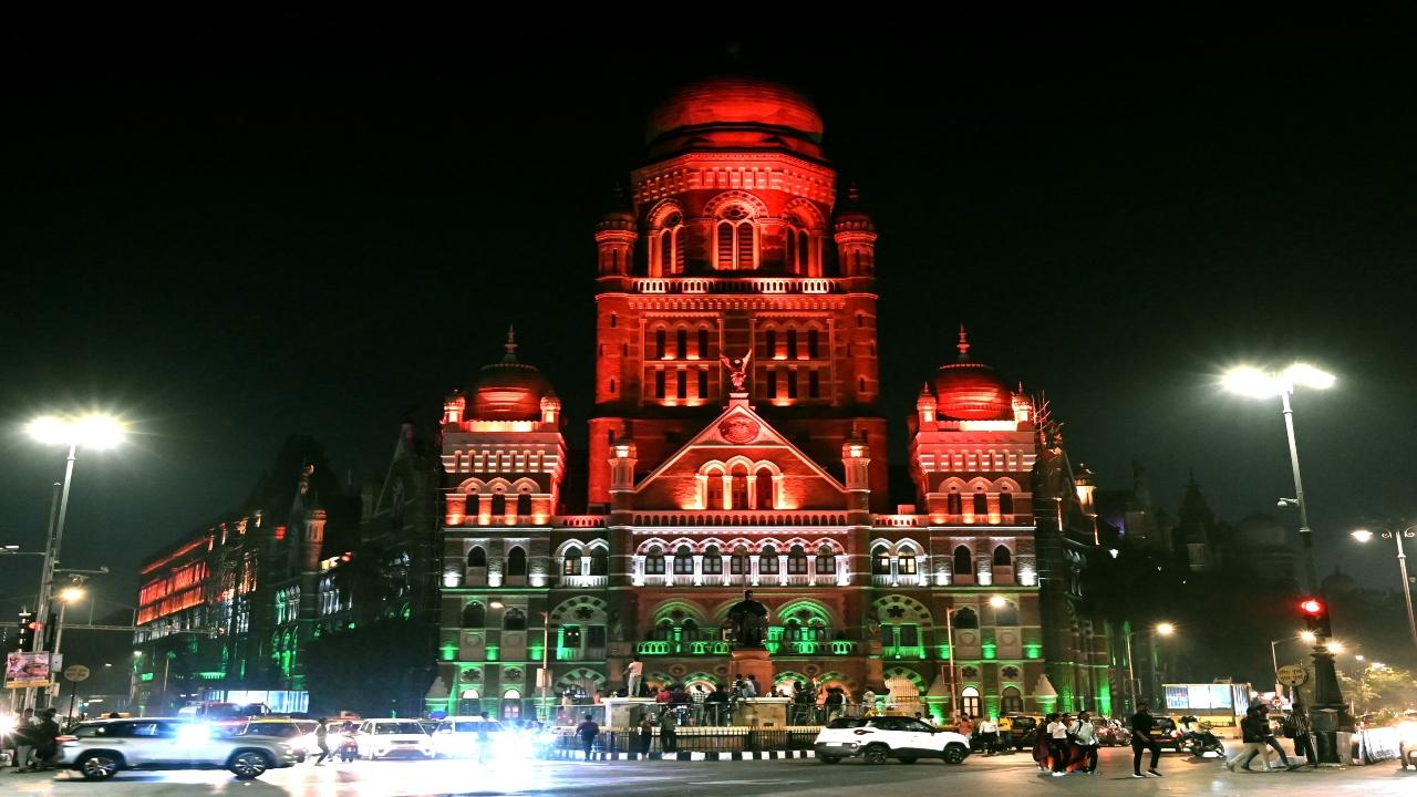 Meanwhile, the Brihanmumbai Municipal Corporation, another iconic structure in south Mumbai, was also lit up in the hues of the national flag