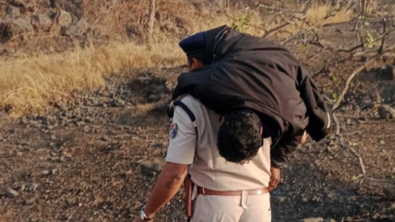 Maharashtra: Railway employee beaten and looted at Kasara, RPF officials save him