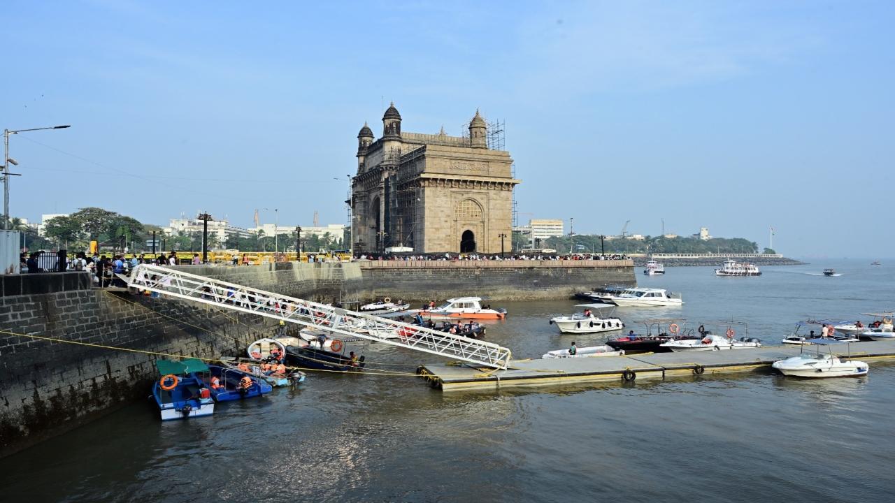 The Gateway of India sees a large footfall of tourists, especially during weekends and holidays