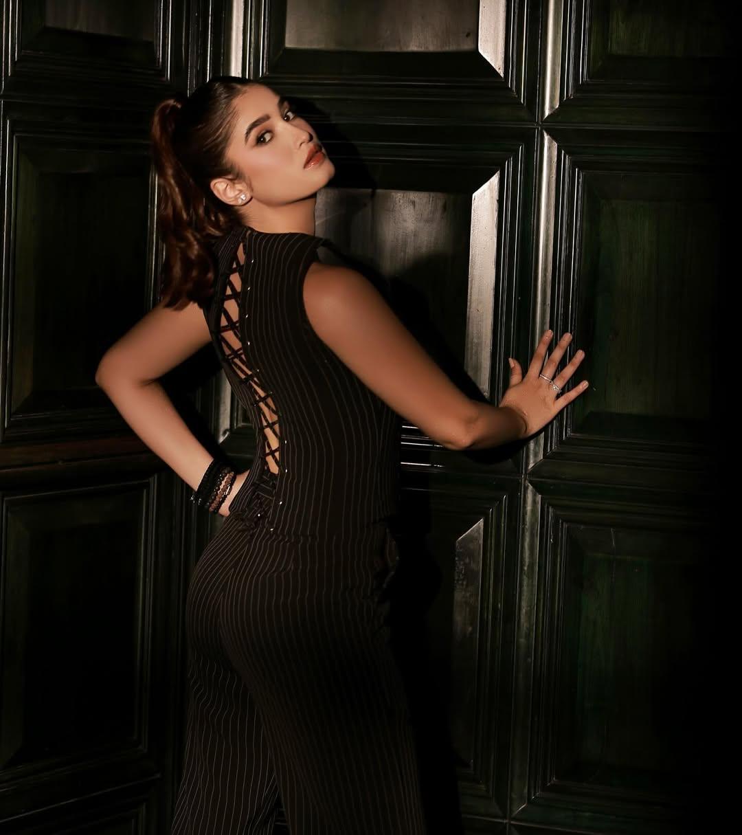 Oh wow! This is our reaction to Rasha's look. The actress in a black striped bodycon dress is a major fashion goal