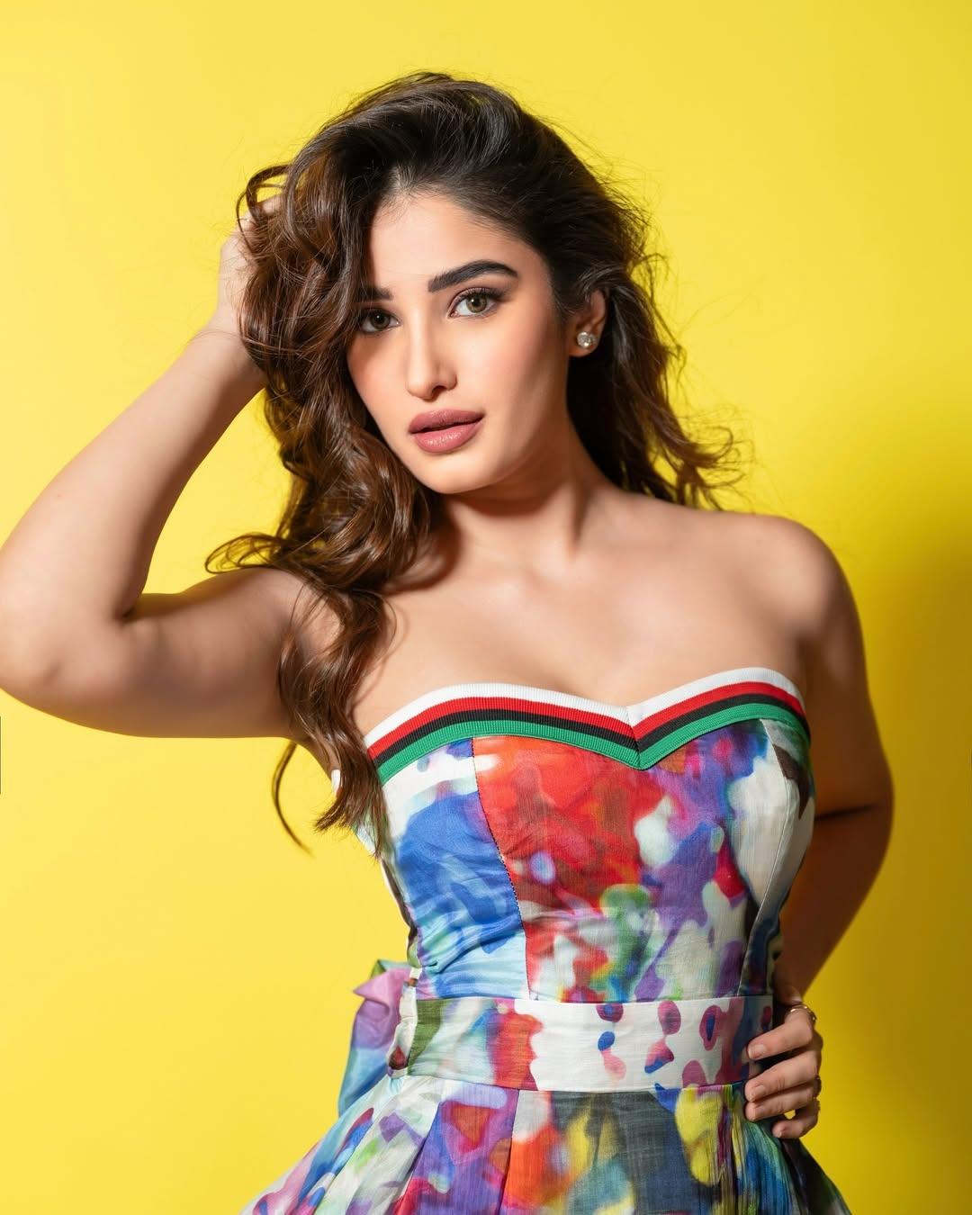 Not only hot, but Rasha has already mastered the art of looking cute. In this look, the actress stunned in a floral mini dress