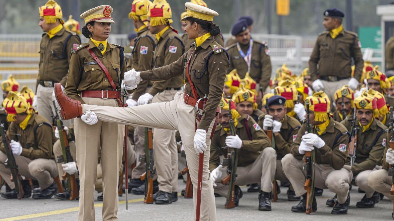 RPF is an armend force underd of Union government under the Ministry of Railways, Government of India. (Pic/PTI)