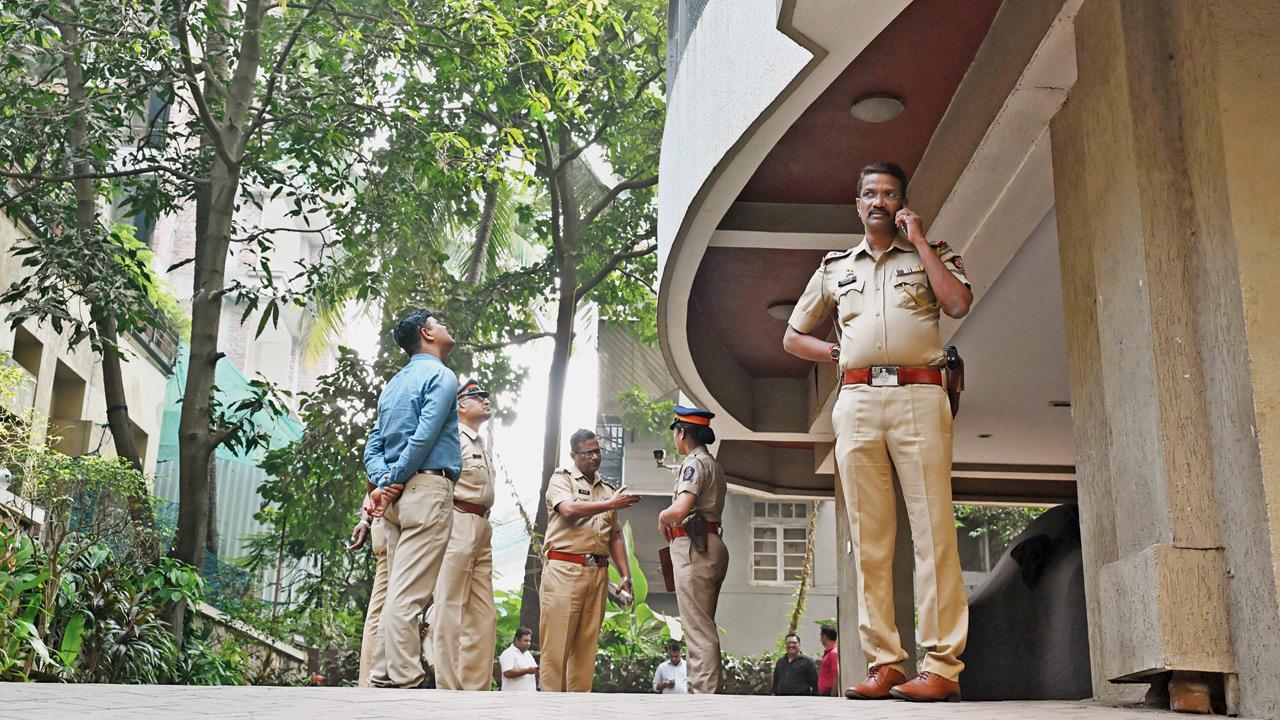 Saif, Kareena rushed into room as intruder threatened staff, demanded Rs 1 crore