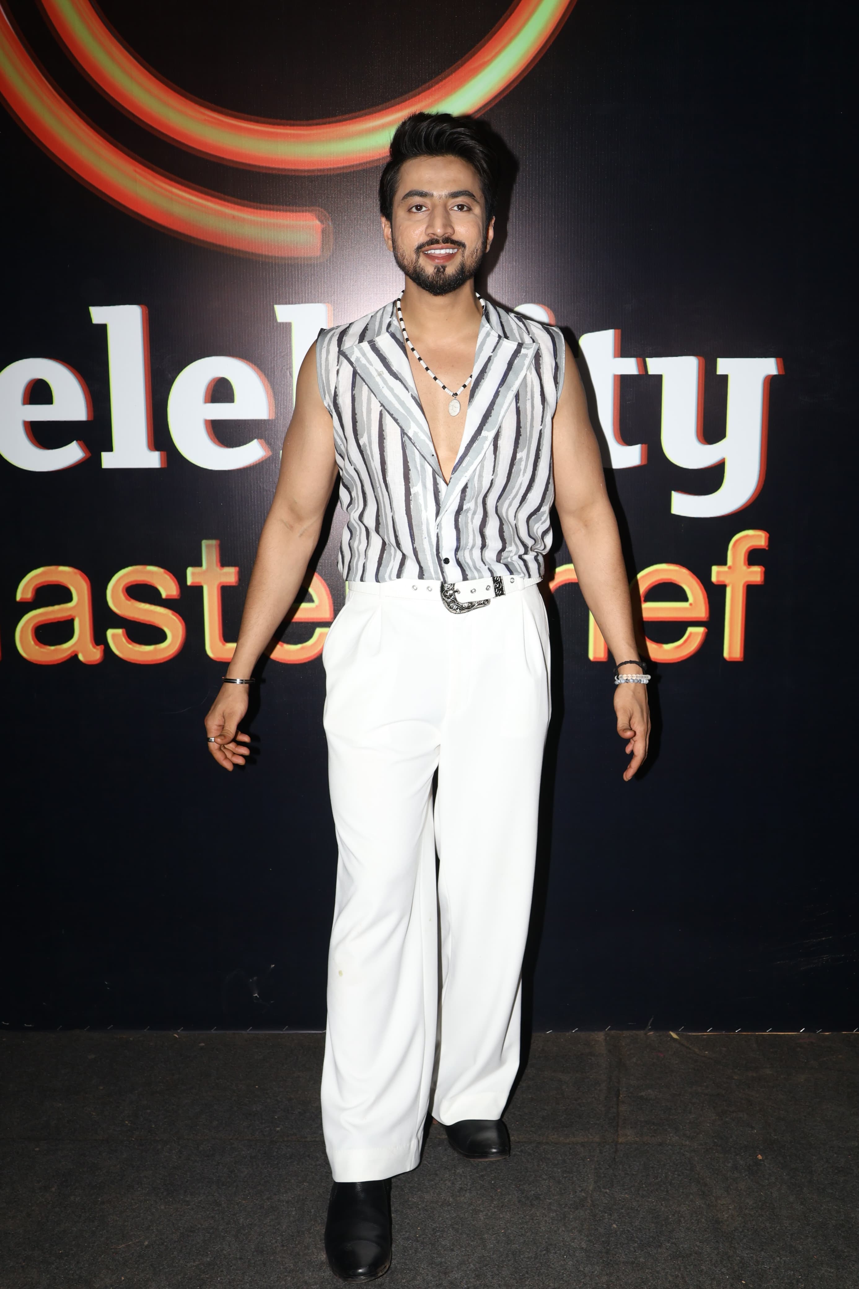 Faizu looked stylish as he smiled brightly on the Celebrity MasterChef set