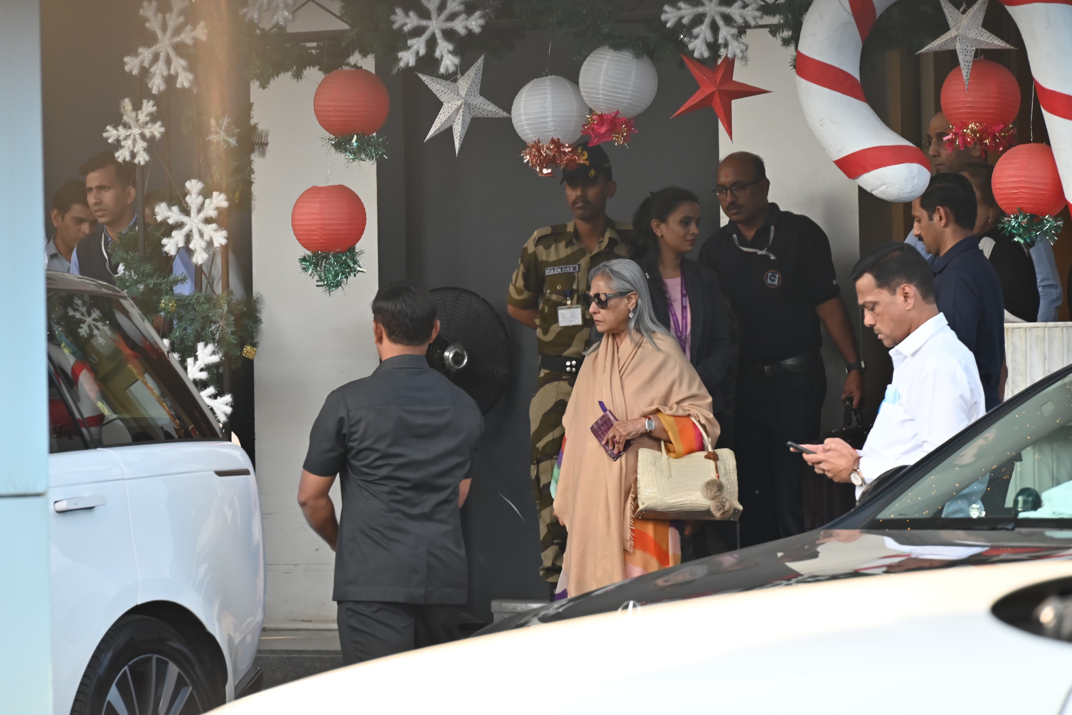 Jaya Bachchan looked stunning in a saree paired with a stunning shawl