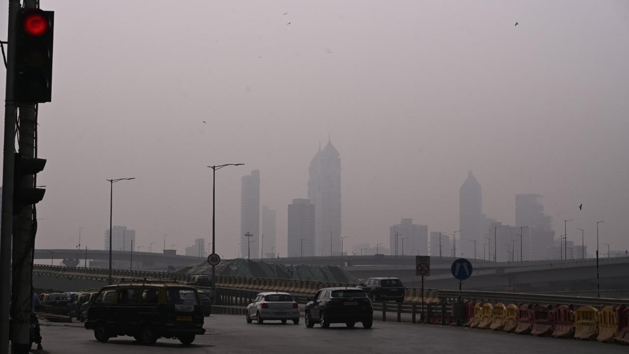 IN PHOTOS: Thick layer of smog shrouds South Mumbai