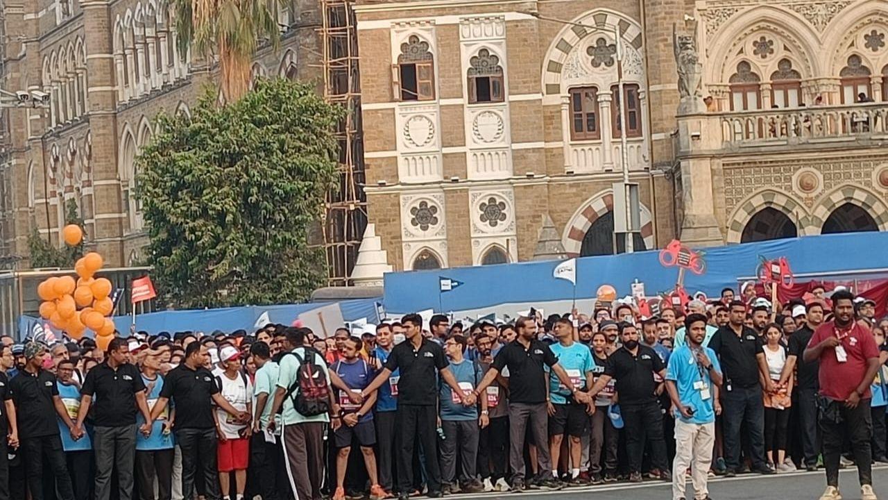 25,000 Dream Run participants at the starting line of Tata Mumbai Marathon 2025
