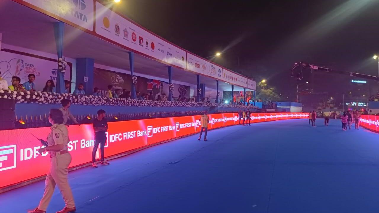 Enthusiastic participants gathered at the iconic starting point