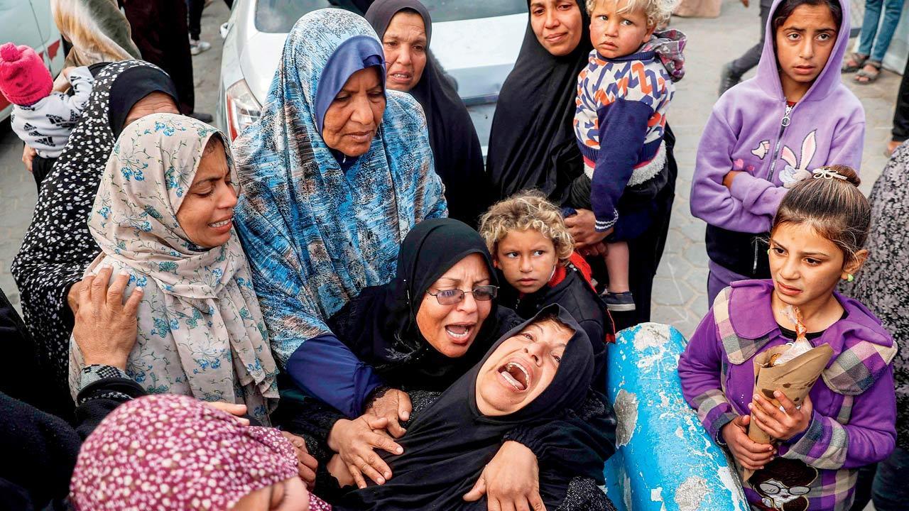 Three UAE aid convoys arrive in Gaza Strip