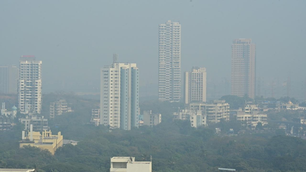 IN PHOTOS: Smog blankets Mumbai as air quality worsens on Sunday evening