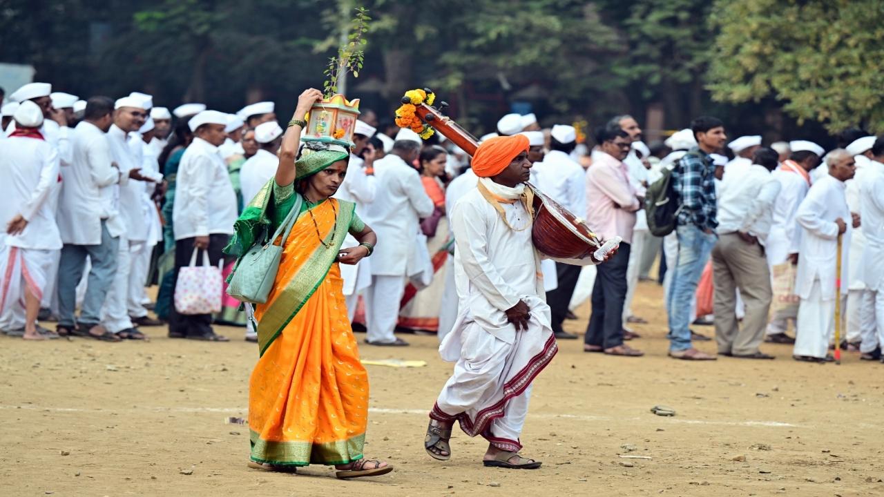 The Warkari community is a religious group primarily based in Maharashtra, India, that follows the Bhakti tradition and is devoted to Lord Vithoba (also called Vitthal or Pandurang). The Warkaris are known for their deep faith, spiritual practices, and vibrant religious festivals, and they are one of the largest devotional communities in Maharashtra