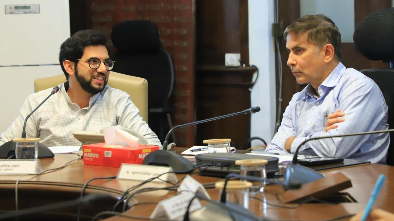 Mumbai: Aaditya Thackeray meets BMC chief, discusses coastal road opening and water supply in city
