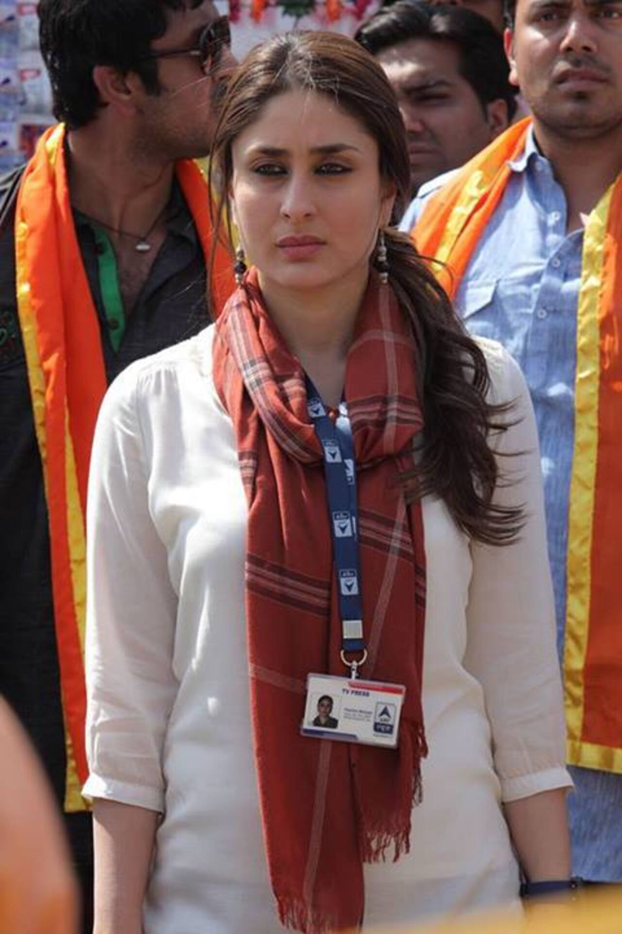In Satyagraha, Kareena Kapoor plays Yasmin Ahmed, a reporter who stars opposite Ajay Devgn. 