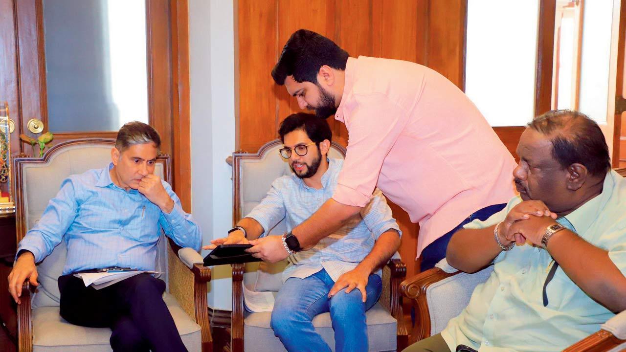 Aaditya Thackeray meets BMC chief, raises water, coastal road issues