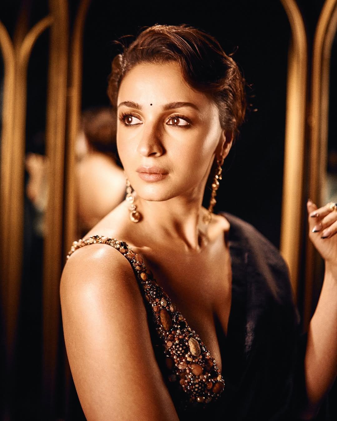 Alia Bhatt dropped some stunning pictures flaunting her look for the evening