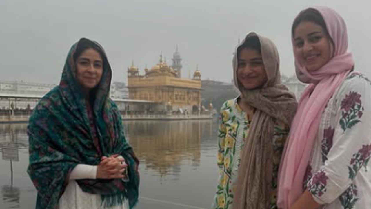 Ananya Panday visits Golden Temple with Bhavana Pandey and sister Rysa