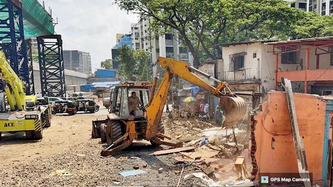 Mumbai: BMC clears unauthorised structures for Chandivali's missing link road