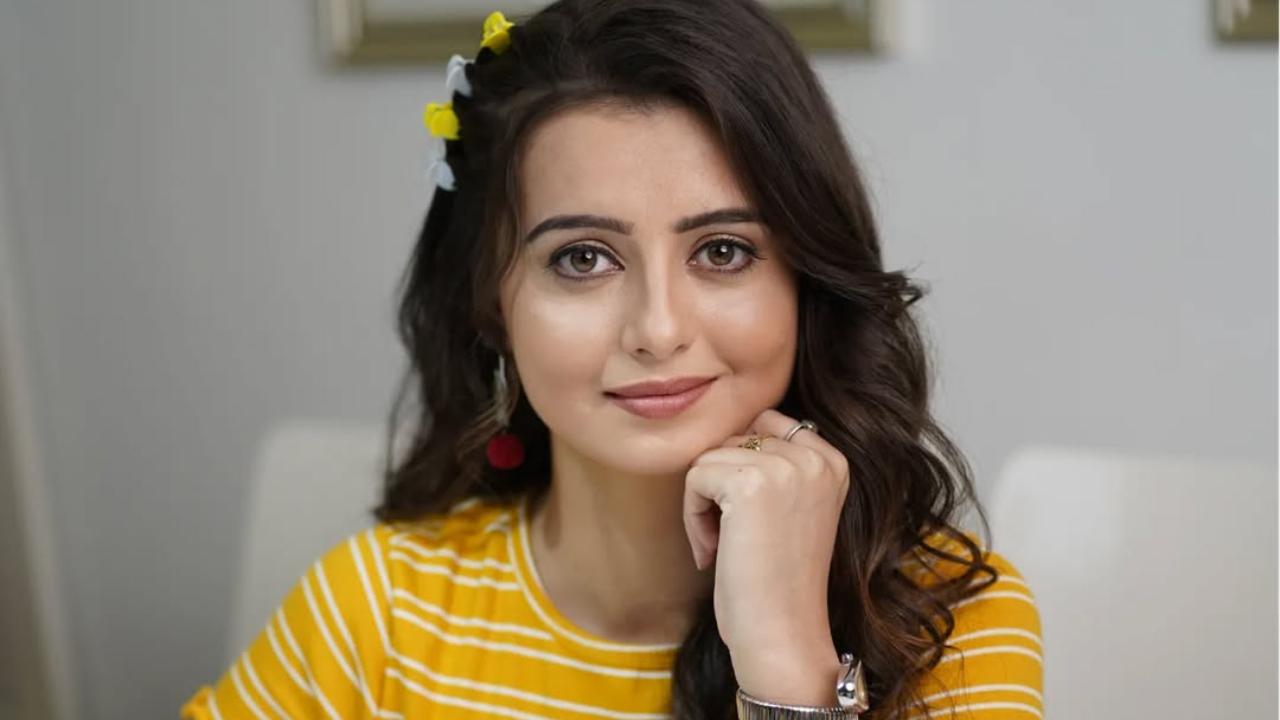 Bigg Boss 18 fame Chahat Pandey's mother grilled Avinash Mishra for his past remarks on her daughter. She also came in defense of her daughter with regards to her much talked about her relationship status. Read more
 