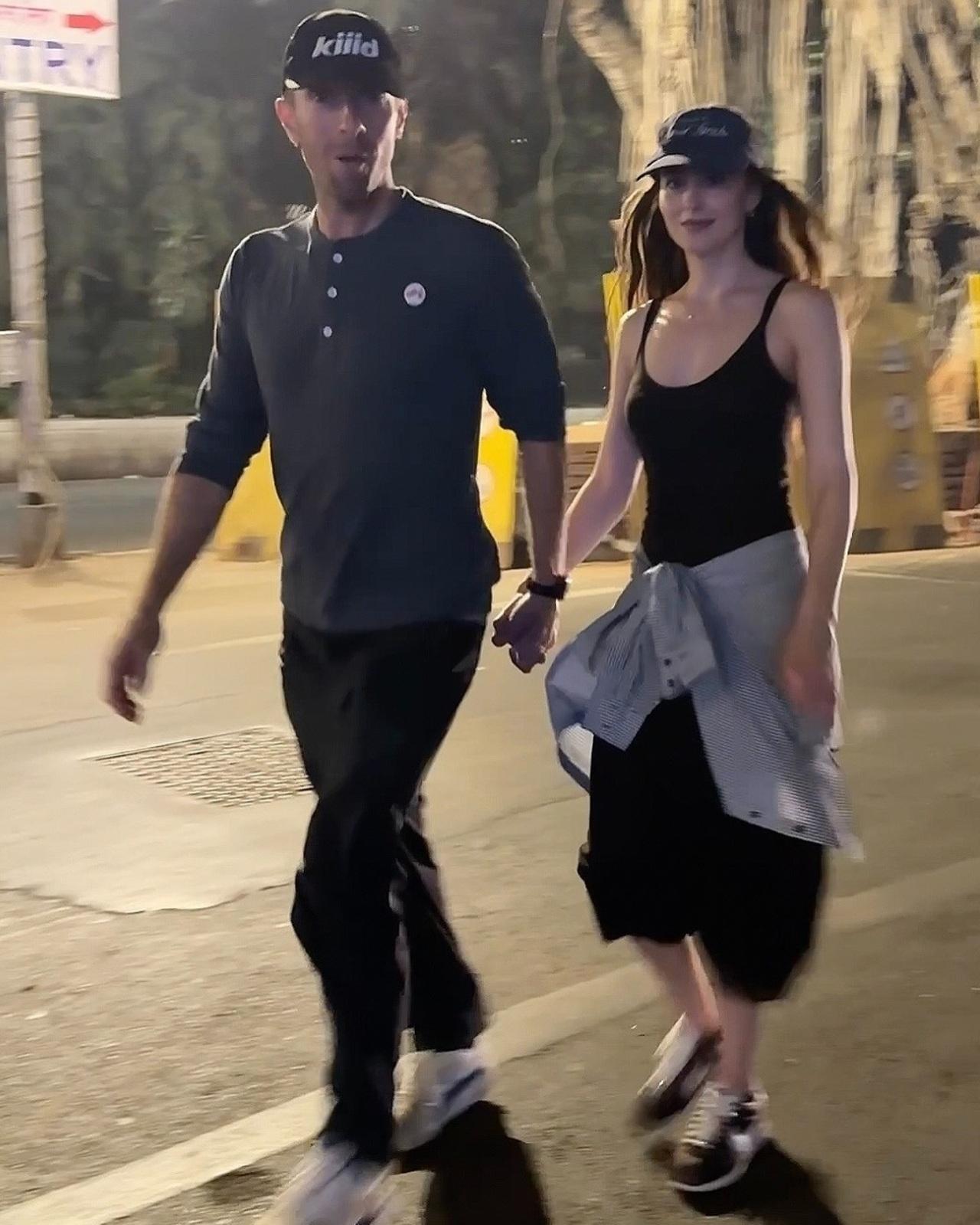 Chris and Dakota also stepped out for a walk where they were spotted by a fan, who shared the picture on social media.