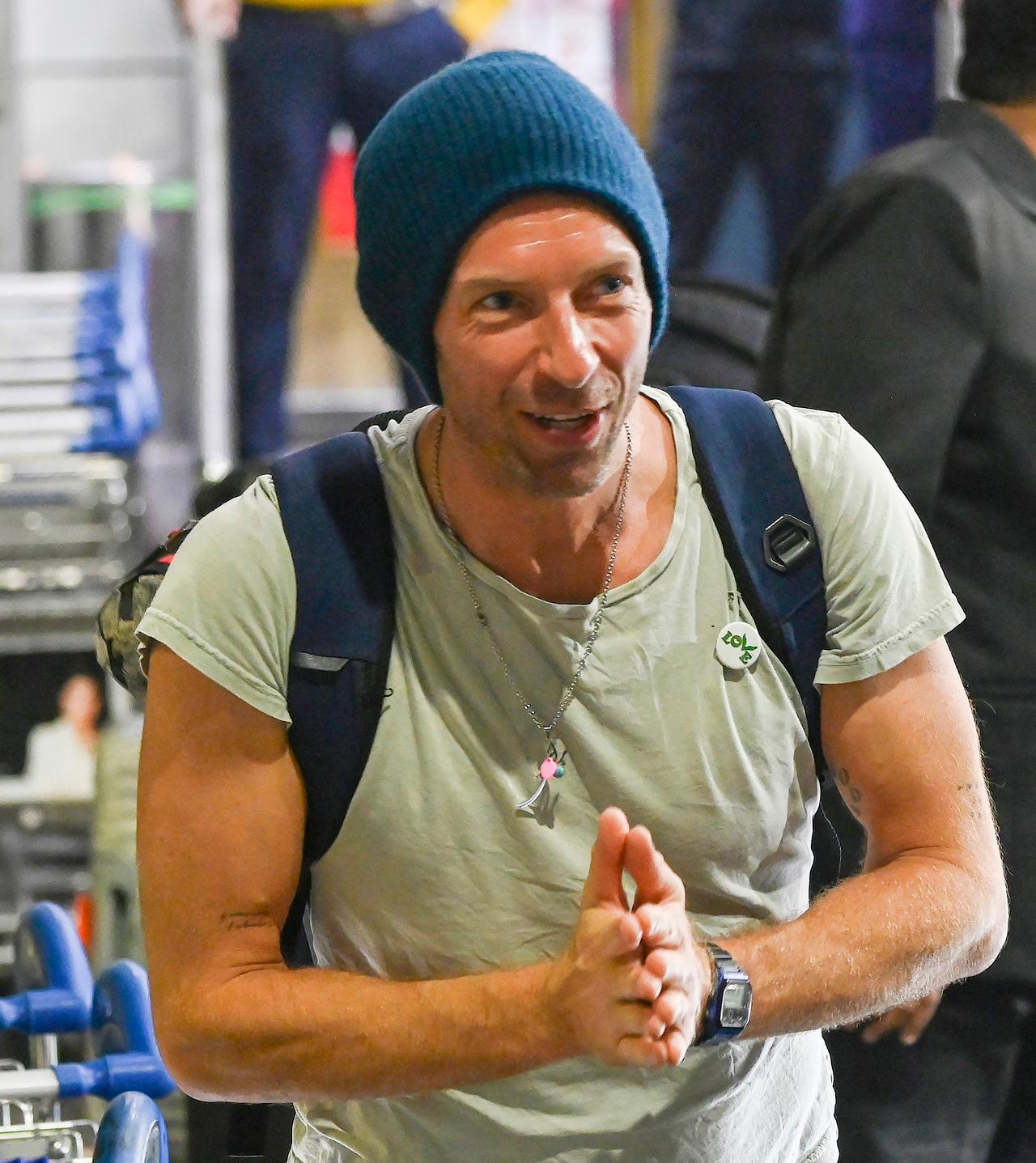 Chris even posed for the shutterbugs and greeted them with a 'namaste' gesture. He was spotted wearing a cool T-shirt paired with trousers, elevating his airport look with a blue beanie.