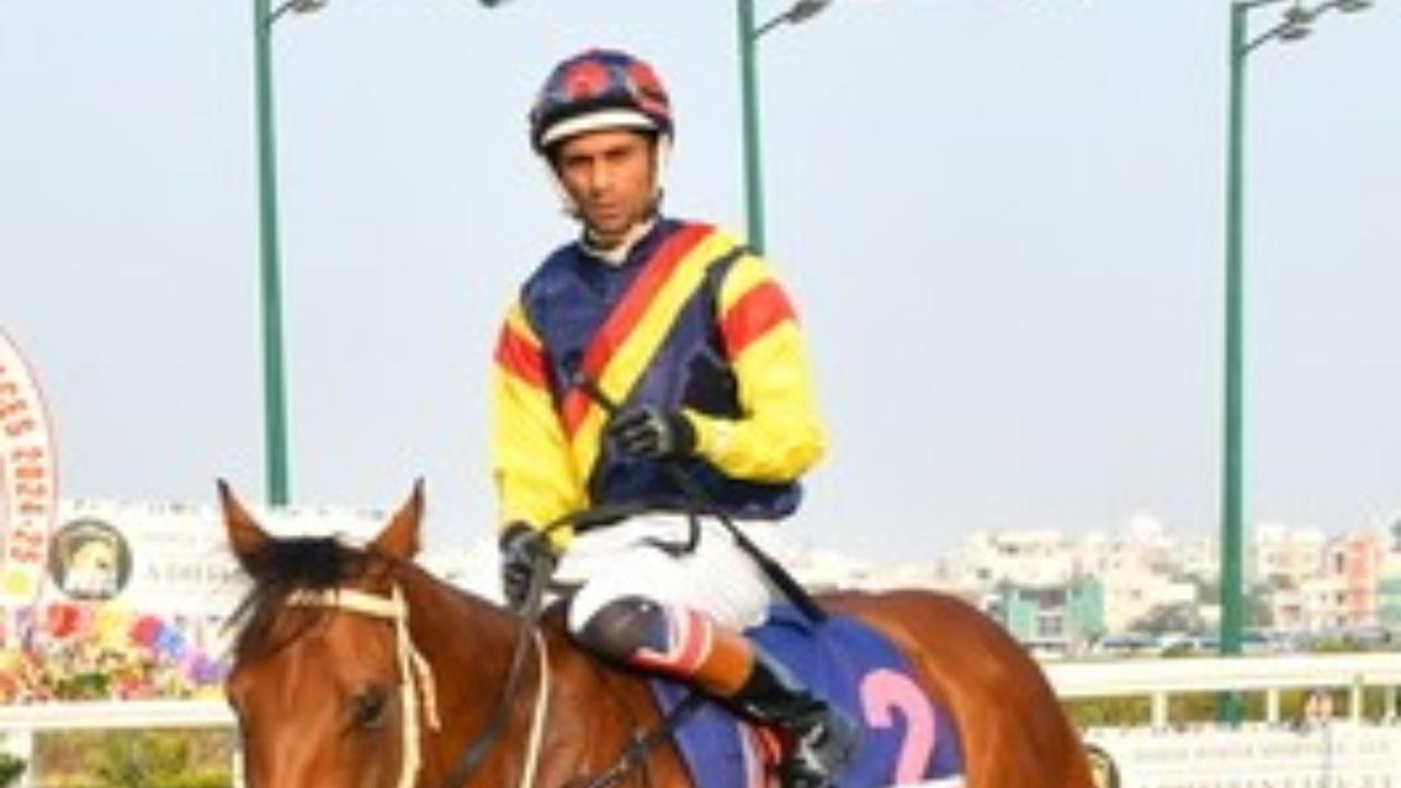 Duke Of Tuscany (Cougar Mountain - Nicollini; Br: Nanoli)Coming under the care of Pesi Shroff after his original trainer got suspended, Duke Of Tuscany, with P Trevor astride, posted an easy victory in the HPSL Golconda Derby Stakes at Hyderabad in last startJoker in the packThere is a horse in this fray who may go out at 50-to-1 or 100-to-1 when the 16 runners line up in front of the stands to face the starter at 5.45 pm on Sunday. After a promising start (winning the first two races of his career), the horse has consistently faltered in the next half a dozen runs, but strangely, maintains his inherent class numbers which is inexplicable. The horse is Dash (Phoenix Tower - See The Sunrise; Br: Manjri) trained by Malesh Narredu, to be ridden by his son Yash--the same father-son pair who had won the Derby last year with Enabler