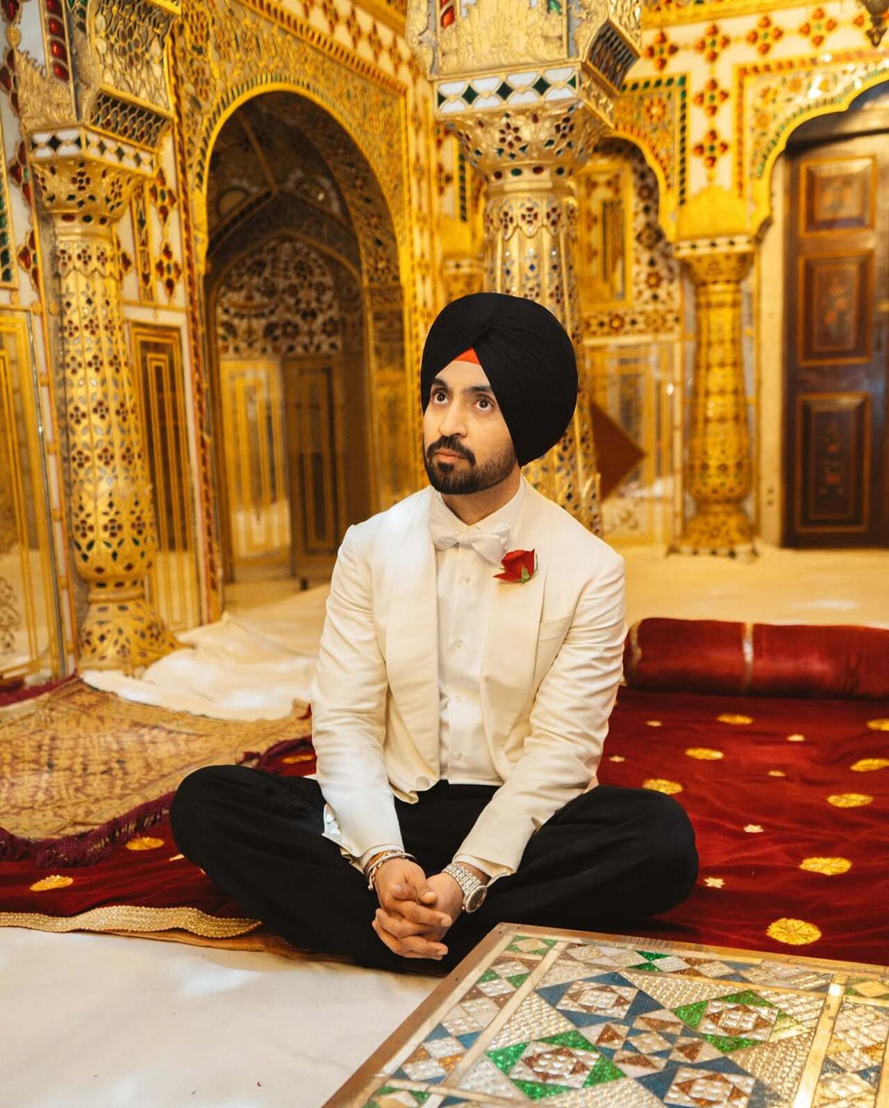 The singer was clearly awestruck by the beauty of the palace. He dressed in a suit for his visit to the royal palace