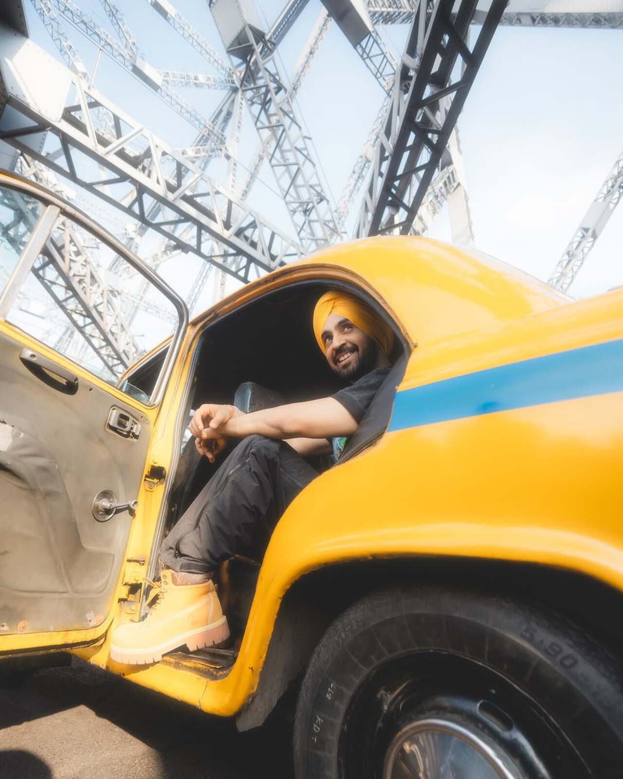 Ahead of his Kolkata concert, he took a tour and visited the iconic spots of the West Bengal capital