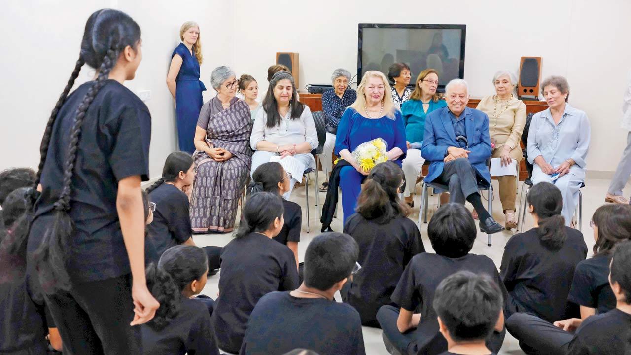 Zubin Mehta (in blue) interacts with students. Pic Courtesy/Kurush Umrigar